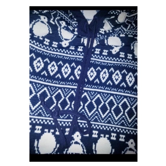 M/L | Penguin Pullover - Picture 5 of 12